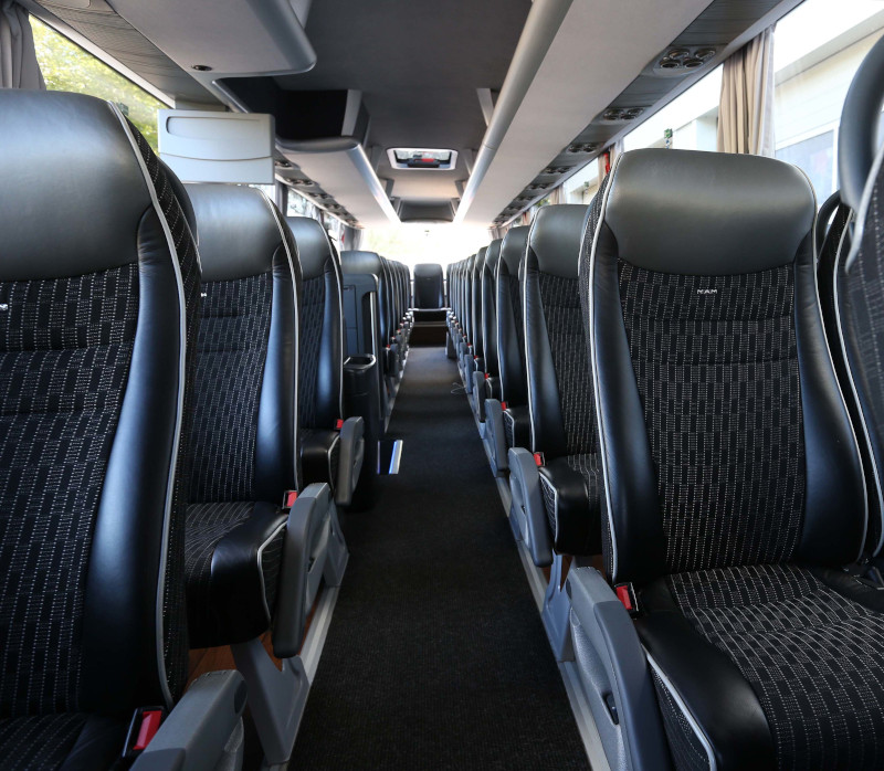 Komfortabler Reisebus Innenraum von Felix Reisen Innenraum eines modernen Felix Reisen Reisebusses mit komfortablen Sitzen für Busreisen und Mehrtagesreisen
